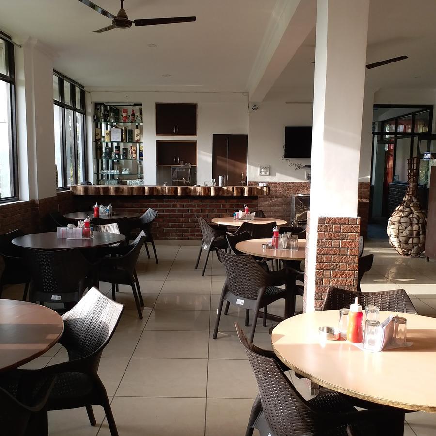 Krishna Hansraj Hotel Una  Bagian luar foto